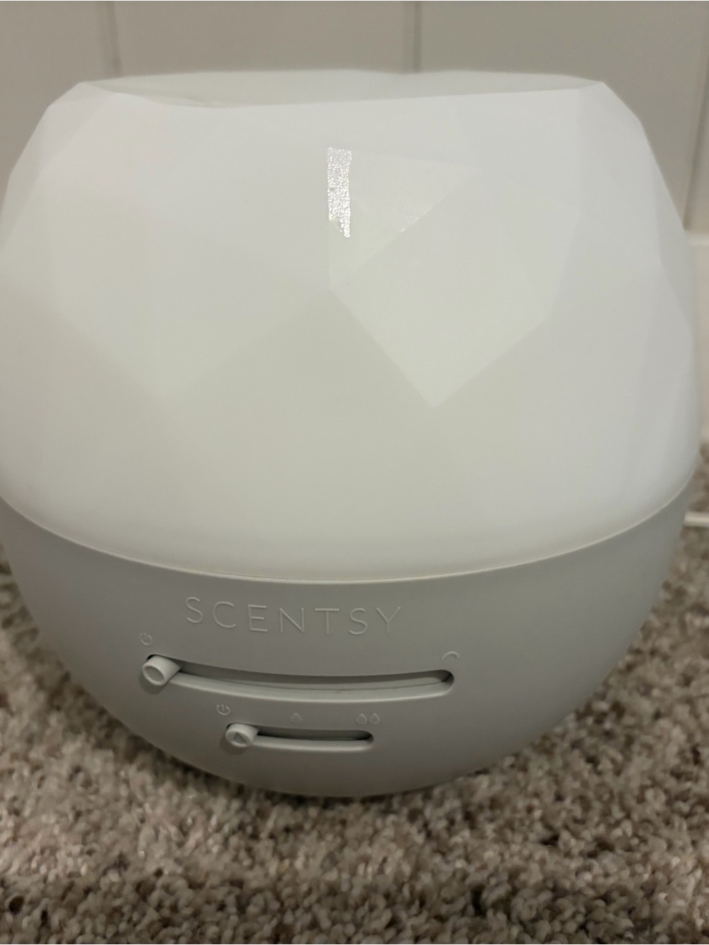 Scentsy White & Light Gray Faceted Electric Wax Warmer